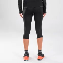 Leggings Mallas Trail Running Piratas Mujer Emboss Negro 8 Leggings Mallas Trail Running Piratas Mujer Emboss Negro -Equipo Deportivo leggings mallas trail running piratas mujer emboss negro 3